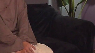 The Oil Massage Clinic: the Housewife's Hideout in the City. an Indecent Treatment in a Private Room Vol. 3