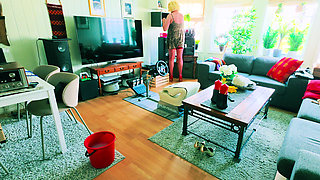 Cleaning in Da livingroom