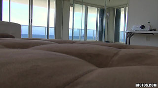 I Know That Girl - Small Tits Molly Madison & Alb Enjoy a Fast Blowjob Before Heading to Dinner, Gets Facial