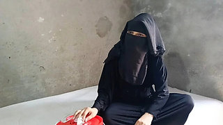 Desi Muslim Bhabhi Hard Fucked by Electrician in Doggy Style - Dearshivani Hot Scene