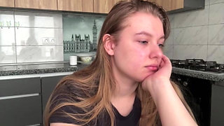 Jucielussie morning masturbating on the kitchen