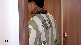 Warm Ash-blonde Pays Pizza Delivery Man with Her Slit - Danner Mendez & Ambar Prada