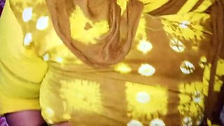 Desi Aunty Seduced at Night - Bangladeshi Village Outdoor Sex with Asian MILF