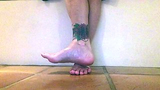 Amateur hottie solo masturbation