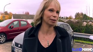 Blonde Cougar Stepmom Isabelle Takes Anal Pounding in Car