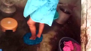 Tamil aunty village bath sex video with Priyanka314 - Indian housewife hardcore