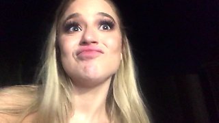 Blonde solo toying