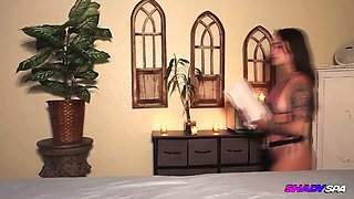 Tattooed and precise Little hands Handjob - Shady Spa Bunny