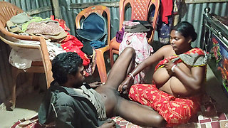 Indian desi housewife ne Pani Puri ke sath dudh pilaya