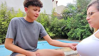 Stepmom Her Pool Her Trapped Puts Two Hands in Her Fisting Ass
