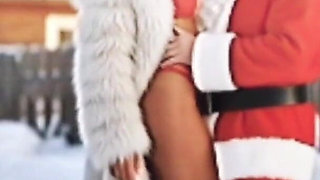 Wonder Sexy MILF Walking Outdoor