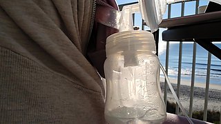 Cumshot amateur MILF suck and jerks dude in the bedroom