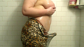 HOT FAT BBW MILF & PREGNANT TRANSGENDER FUTUNARI WITH HUGE NATURAL SAGGY TITS MASTURBATES IN BATHROOM
