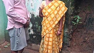 Komal Aunty Hot Indian Desi Fucked Hard by Trilokinath in Hindi