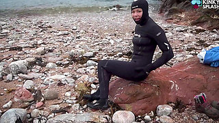 Thick 8mm Wetsuit Struggle & Sea Splash