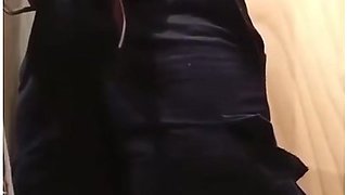 Saleswoman Secretly Gives A Blowjob To A Customer With A Huge Cock