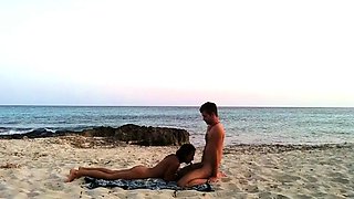 Sexy Couple's Public Beach Adventure