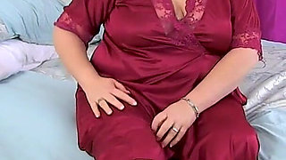 Cosy MILF Vintage Fox From the UK Will Gladly Show You Her Comfortable Body in Sexy Lingerie