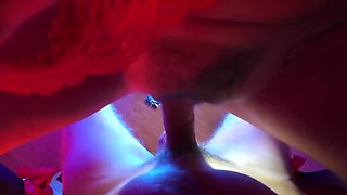 Madame Se Fait Plaisir Sur Le Tabouret Du Bar