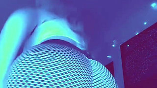 Rosie's Camel-toe Makes a Debut