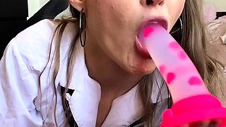 Cute amateur teen girl toying her pussy in bed on cam
