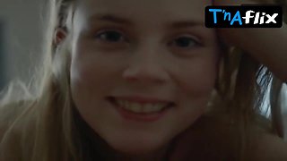 Isabelle Carre Arse, Hooters Vignette in La Femme Defendue